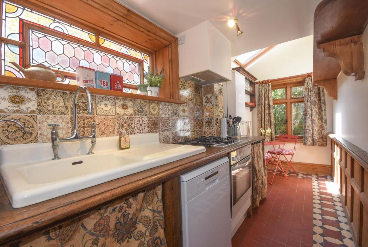 Unique Period One Bedroom House In Колчестер Экстерьер фото